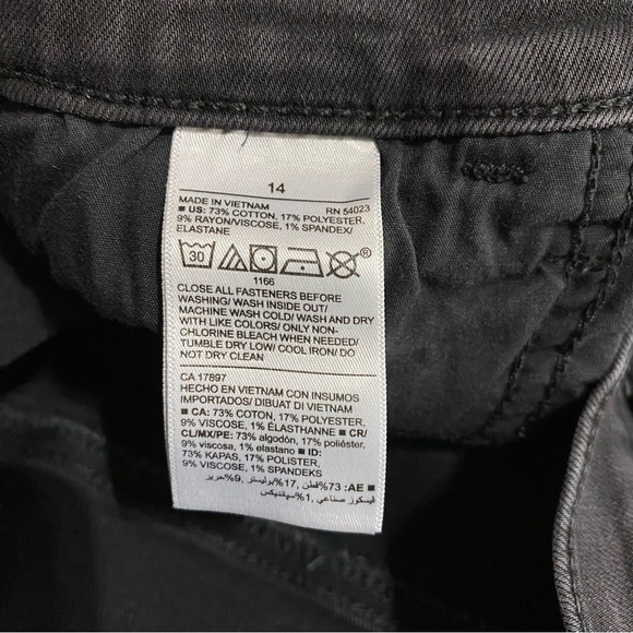 Old Navy Girl’s Rockstar Super Skinny Distressed Black Jeggings - Picture 6 of 7